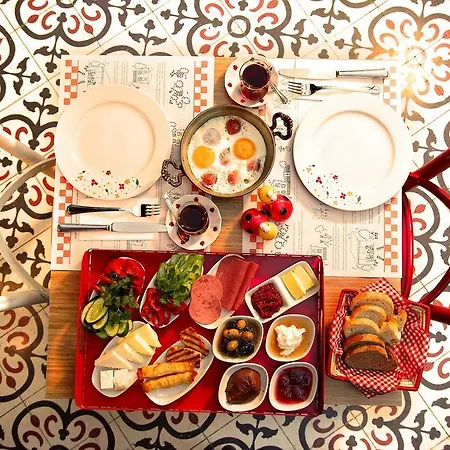 Bed and Breakfast Ottoman By Sera House